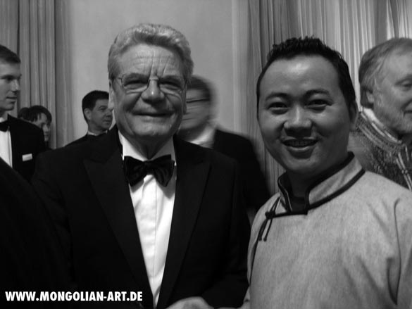 Joachim Gauck, Präsident der Bundesrepublik Deutschland, und OTGO art, Schloss Bellevue Berlin, 29.03.2012