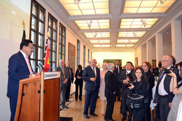 Botschafter Herr Davaadorj - Botschaftsempfang der Mongolei am Pariser Platz in Berlin 2013
